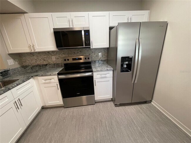 Foto del edificio - 6004 Portsdale Pl