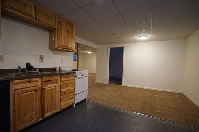 Building Photo - 6065 Otis St
