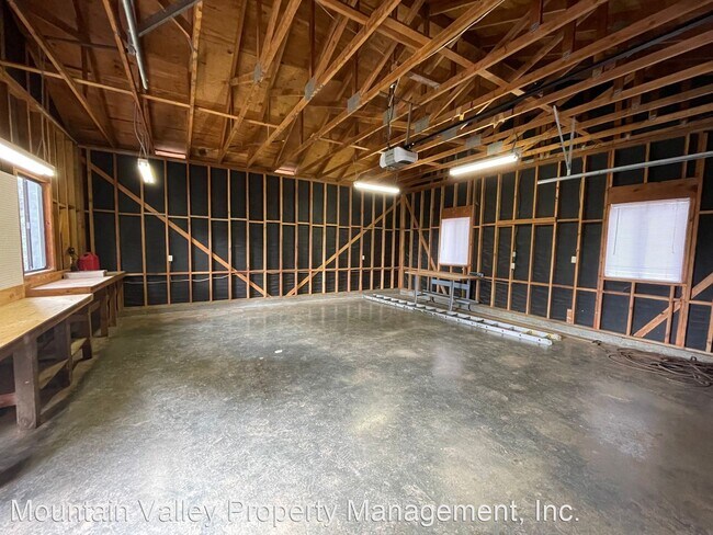 Building Photo - 3 br, 2 bath House - 14633 Banner Lava Cap