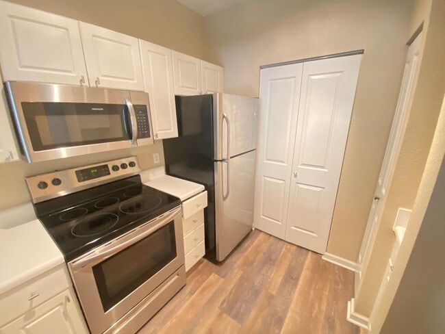 Building Photo - 1223 Arbor Lakes Cir
