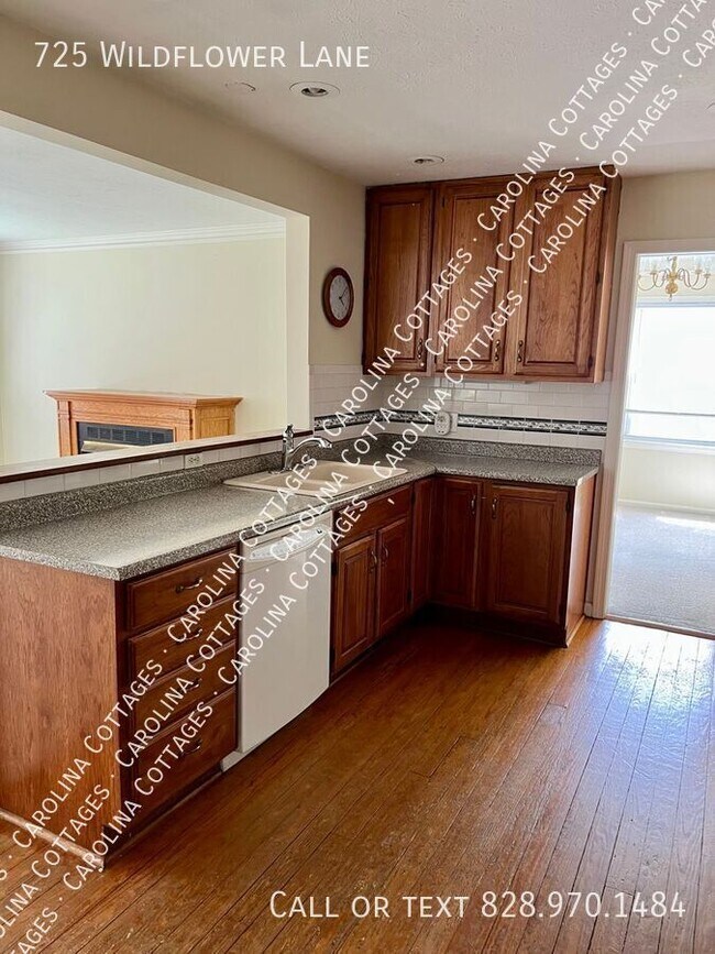 Foto del edificio - 725 Wildflower Ln