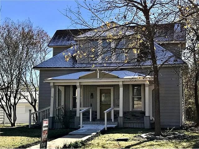 Primary Photo - 915 W 5th St