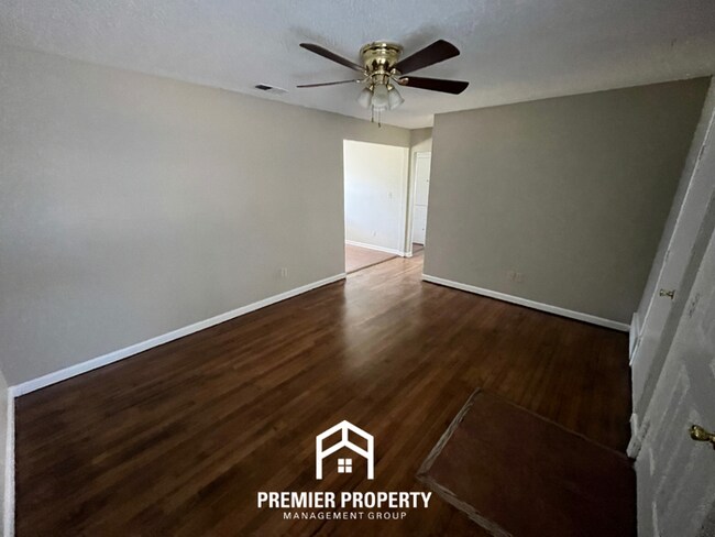 Building Photo - Charming 3BR/1.5BA Memphis Home | Hardwood Floors Throughout & Large Fenced Yard