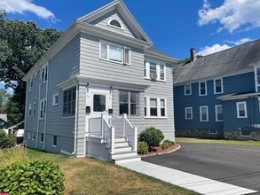 Building Photo - 33 Oak Rd