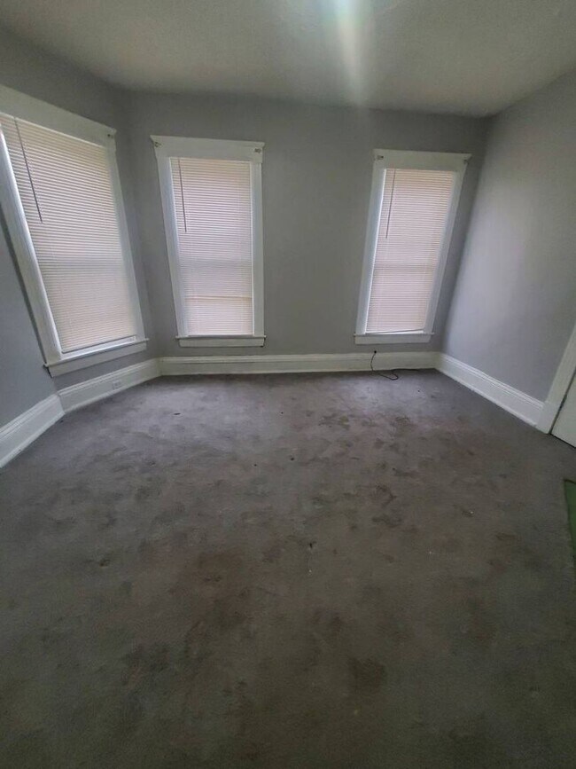 Foto del edificio - 8311 Decker Ave