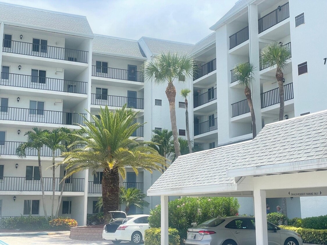 Primary Photo - 2400 S Ocean Dr