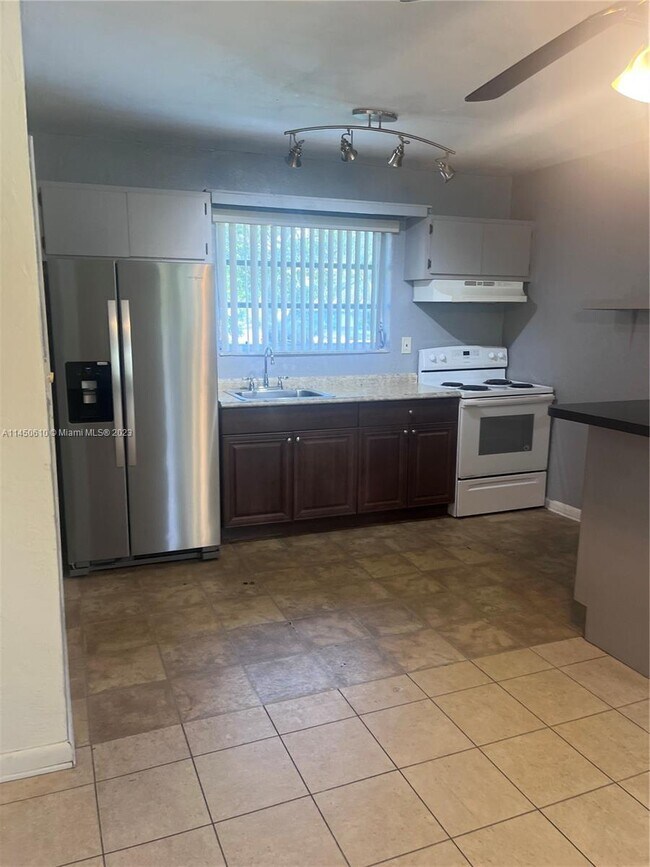 Building Photo - 20192 Old Cutler Rd
