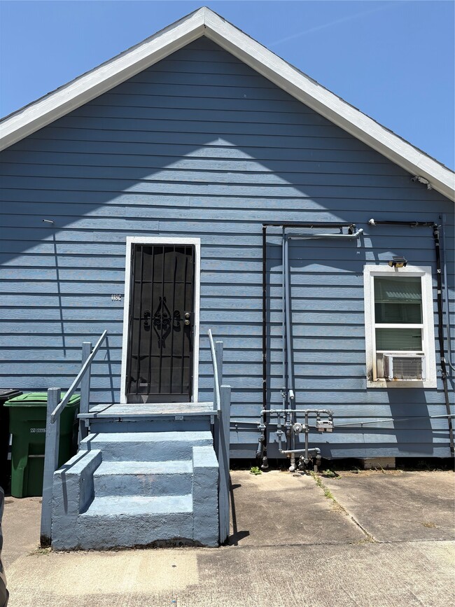 Building Photo - 118 N Hagerman St