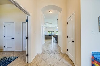 Building Photo - 7522 S Lake Dr