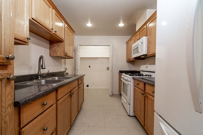 Foto del edificio - 730 Pine Ave