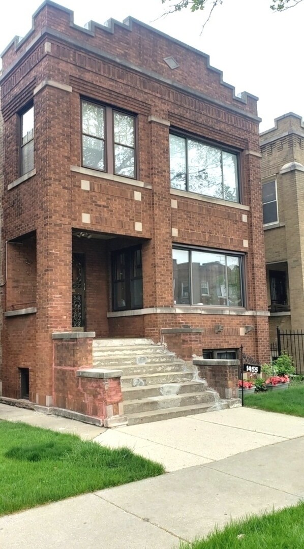 Building Photo - 1455 N Lockwood Ave