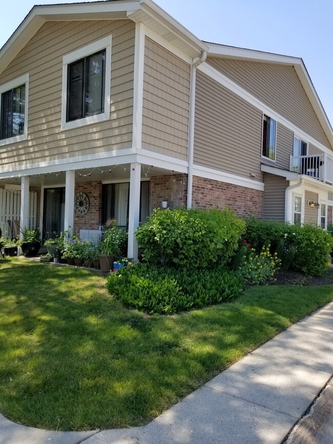 Building Photo - 1113 Eisenhower Ct