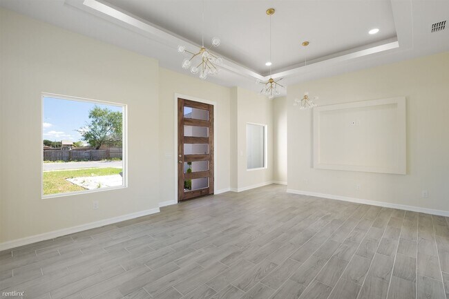 Foto del edificio - 3 br, 2 bath House - 2412 San Pascual