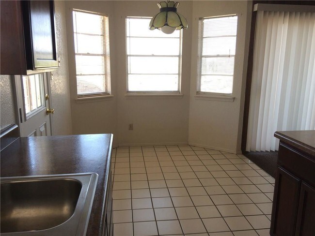 Building Photo - 609 Alicante Way