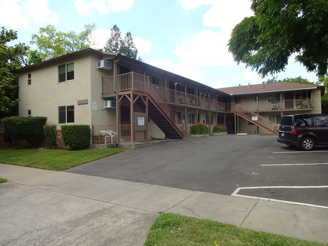 Building Photo - 2533 2nd Ave