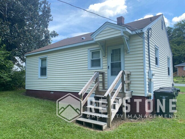 Building Photo - 2 Bed, 1 Bath - House