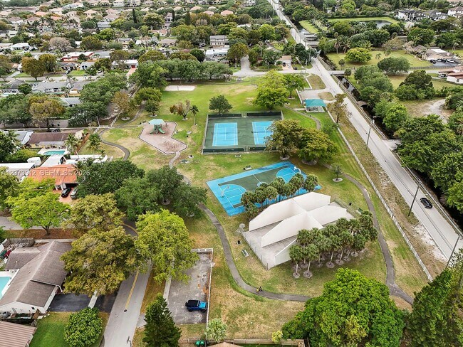 Foto del edificio - 5009 SW 104th Ave