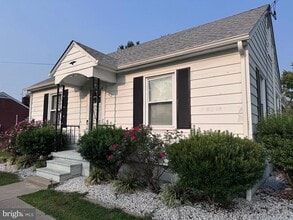 Building Photo - 112 Station Ln