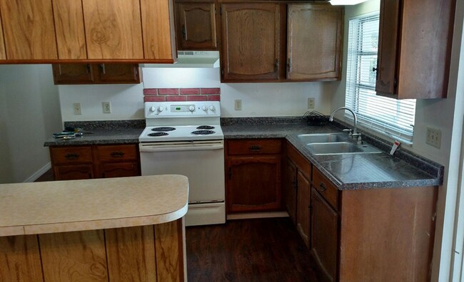 Building Photo - 7906 Suncoast Dr
