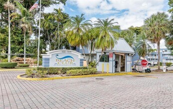 Building Photo - 9375 Fontainebleau Blvd