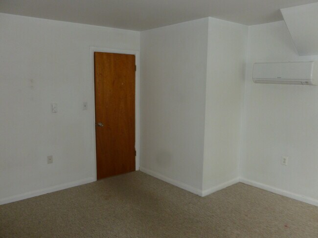 Building Photo - 433 Holly Ave