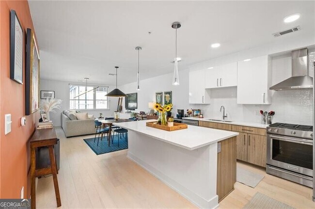 Building Photo - 775 Juniper St NE