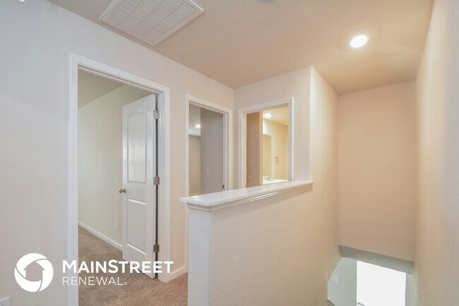 Building Photo - 348 Gourd St