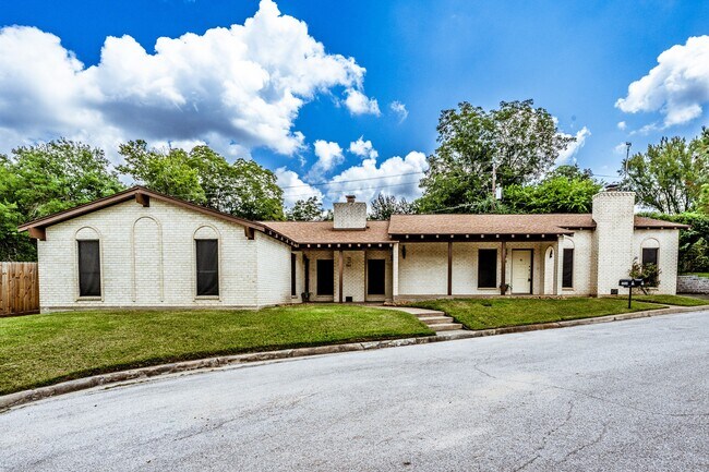 Foto del edificio - 1914 Rosewood Ln
