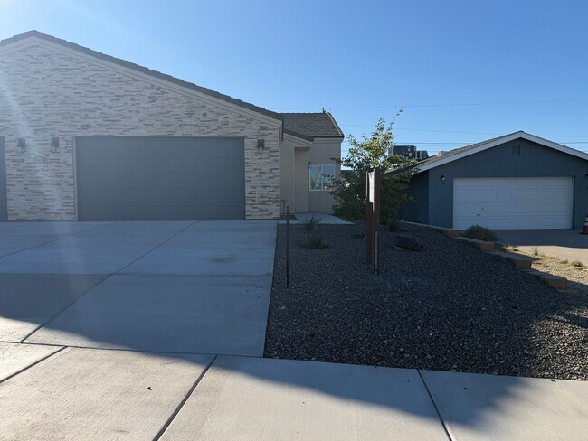 Building Photo - Brand-New 3-Bedroom Duplex with Modern Finishes and Private Backyard in Bullhead City!