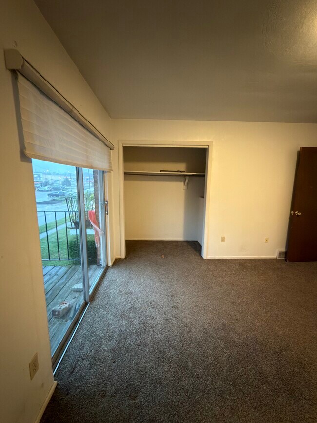Building Photo - 1240 Cliffside St