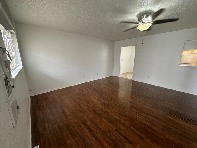 Foto del edificio - 4921 Crawford St