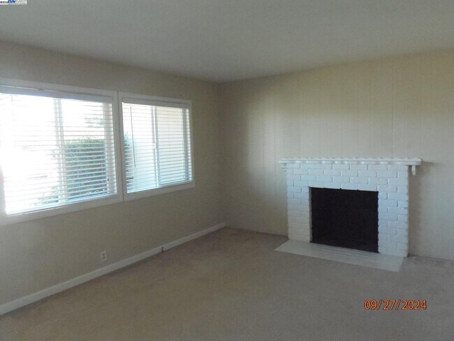 Building Photo - 8320 Davona Dr
