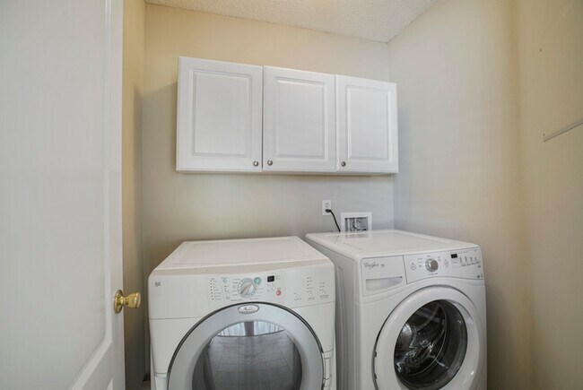 Foto del edificio - 236 Sterling Hill Dr