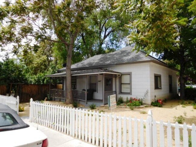 Building Photo - 647 Valley Rd