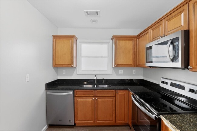 Building Photo - 143 Vernon Lewis Trl