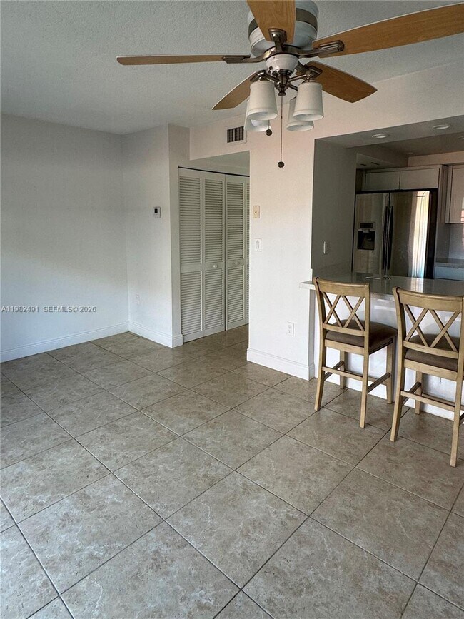 Foto del edificio - 10220 SW 77th Ct