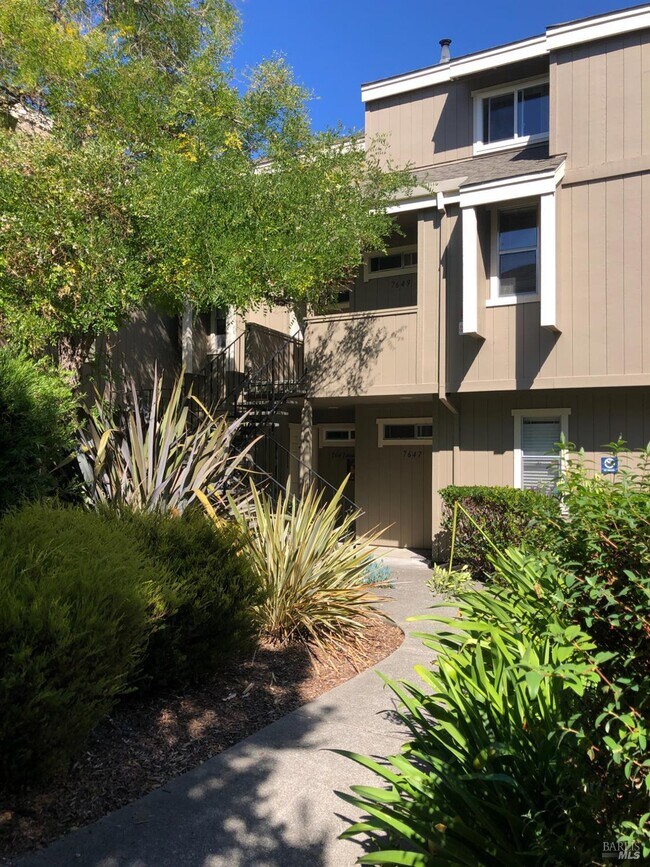 Foto del edificio - 7645 Camino Colegio