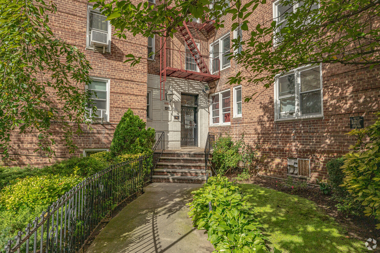 Building Entrance - Queen Anne Apartments