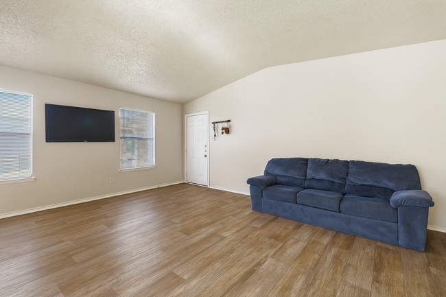 Building Photo - 1202 Dobie Dr