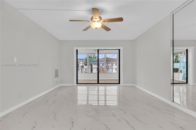 Foto del edificio - 9355 SW 8th St