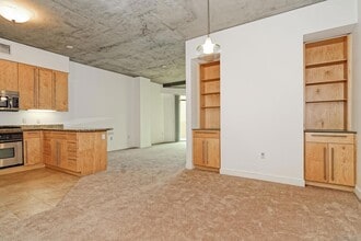 Building Photo - 801 Ash St