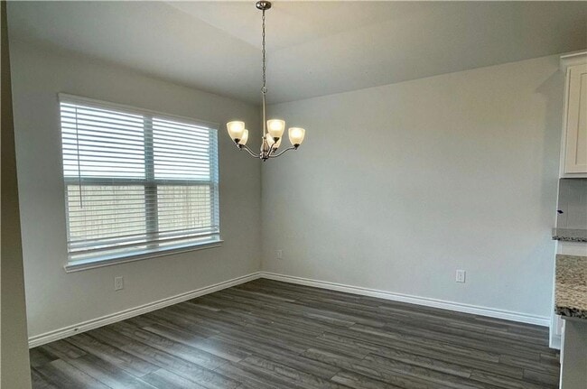 Building Photo - JULY MOVE IN!  Spacious 3 bedroom 2 bathroom Home