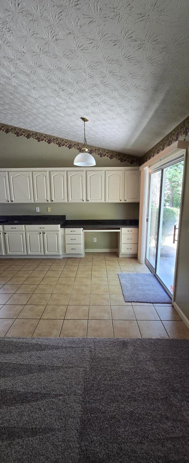 Foto del edificio - Charming 3-Bedroom Home with Spacious Layout & Prime Location