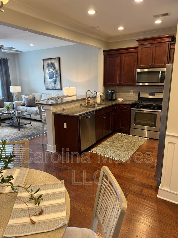 Foto del edificio - 604 Springbank Aly