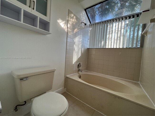 Building Photo - 1818 Racquet Ct