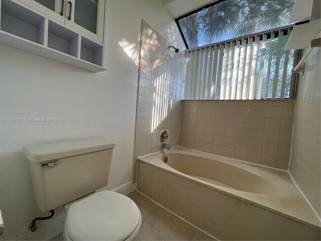 Foto del edificio - 1818 Racquet Ct
