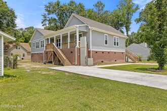 Building Photo - 218 Spring Dr