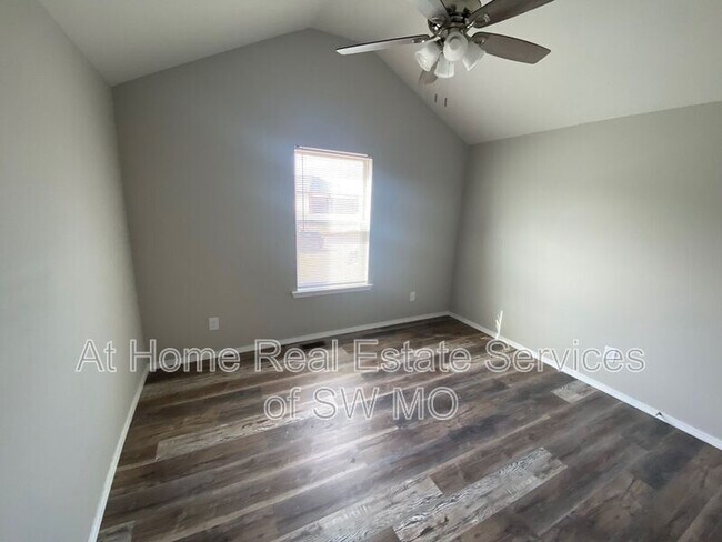 Building Photo - 632 S Southgate Dr