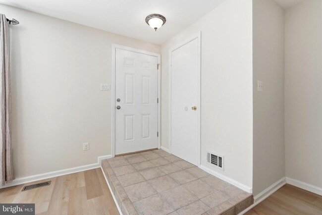 Building Photo - 7691 Northern Oaks Ct