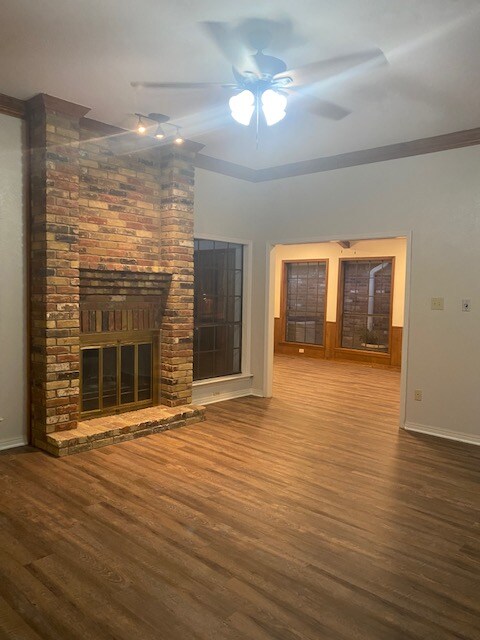 Building Photo - 905 Towne Lake Dr